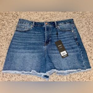 NWT Women’s Express Frayed Hem Blue Jean Shorts size 12